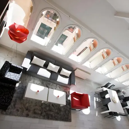 Carrera Luxury Апартаменты